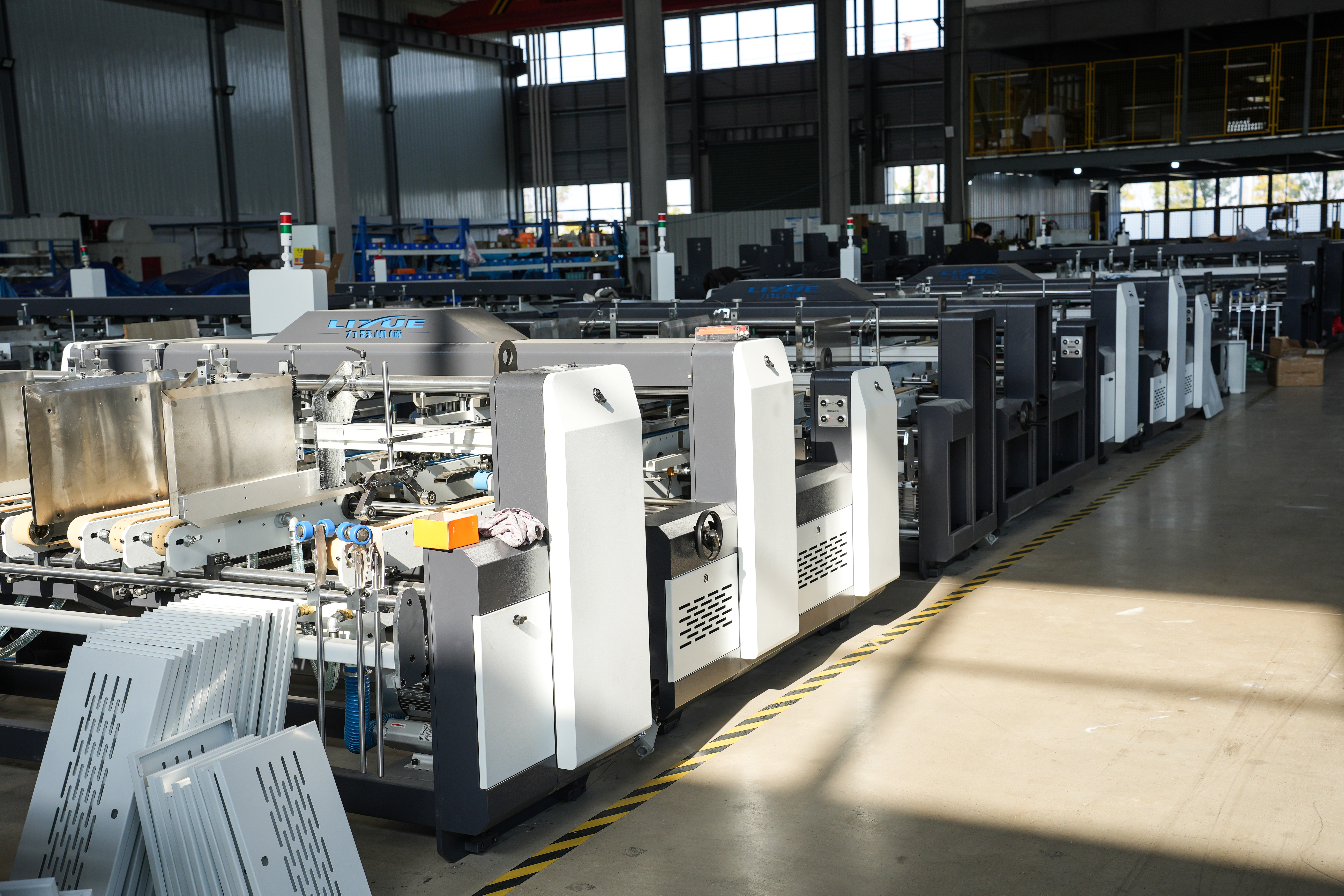 Unsere Wellpappenkarton-Klebemaschinenfabrik