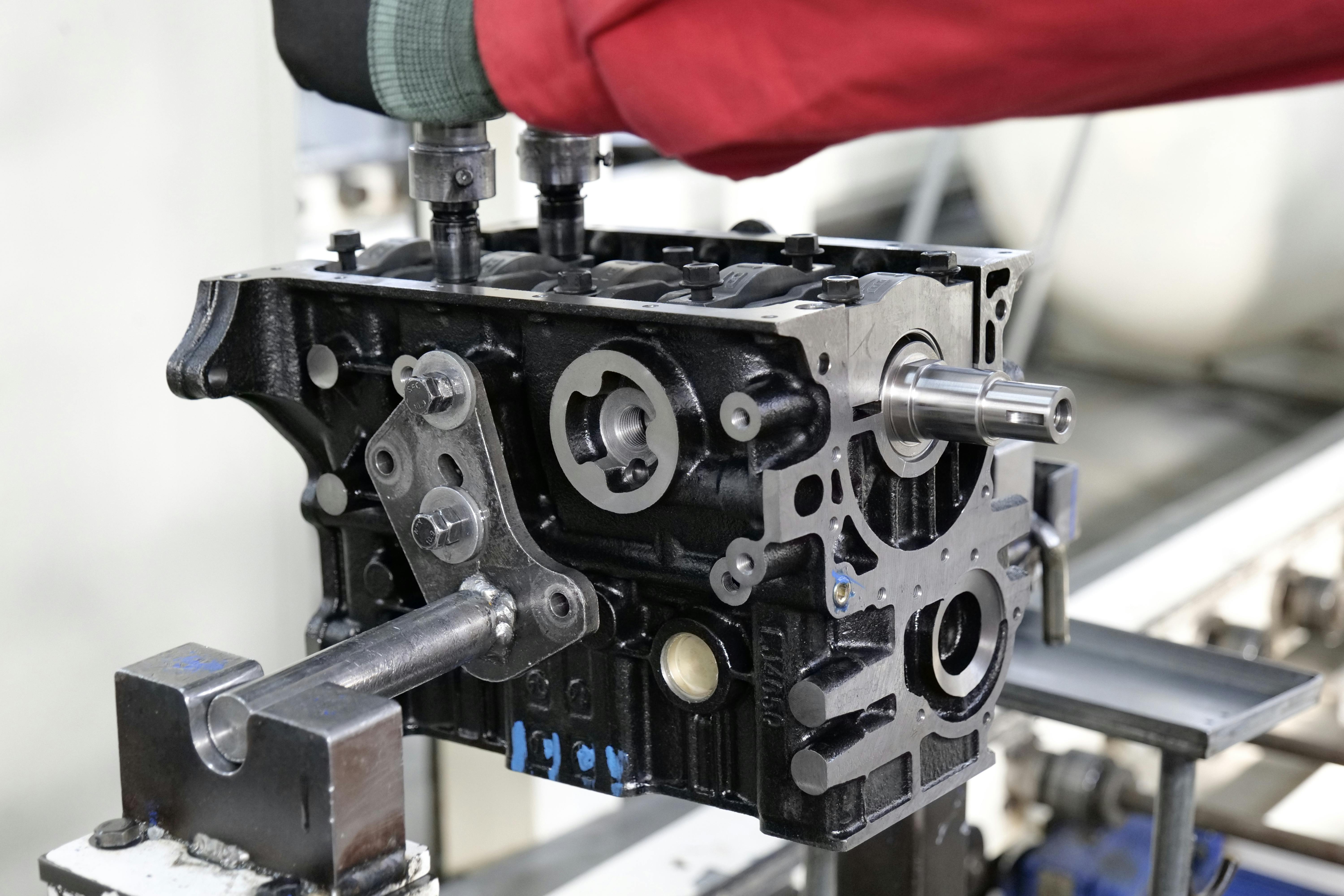  Application of 3-Layer Stretch Film Manufacturing Machine in Machinery Equipment Packaging